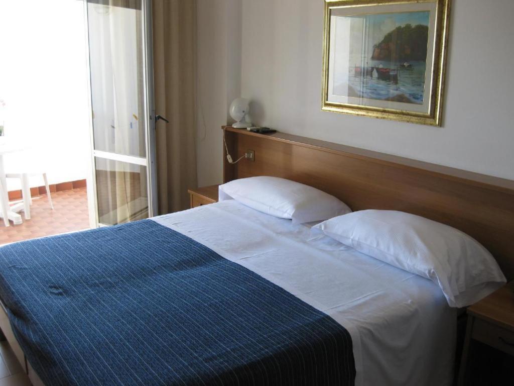 San Domenico Hotel ソヴェラート・マリーナ エクステリア 写真